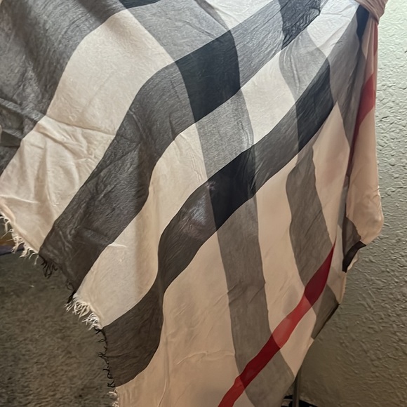 Burberry scarf crinkle style - Picture 3 of 11